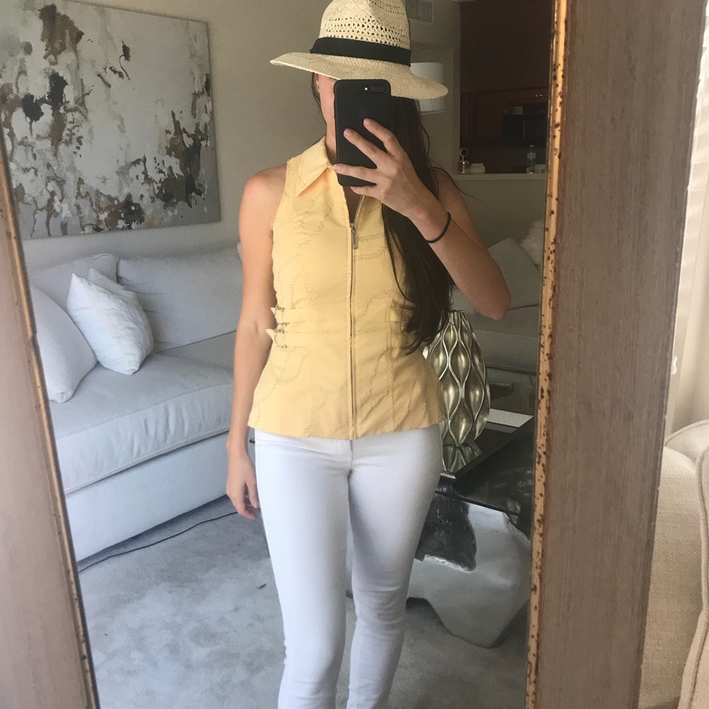 Yellow zip up side slit top💛